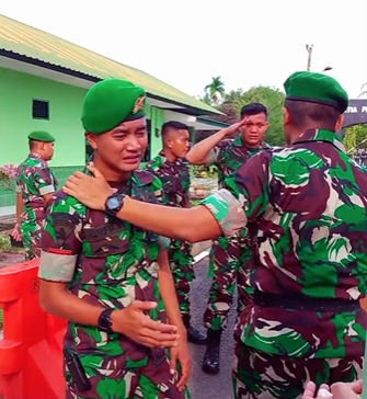 dikenal sekuat baja tangis para tni pecah saat ditinggal komandan