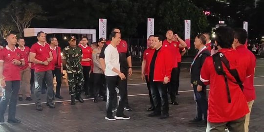 Berkaos Putih, Jokowi Nonton Laga Indonesia vs Argentina di GBK