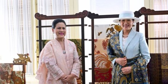 Ibu Iriana Ajak Permaisuri Jepang Saksikan Mencanting Batik Motif 'Pisan balen'