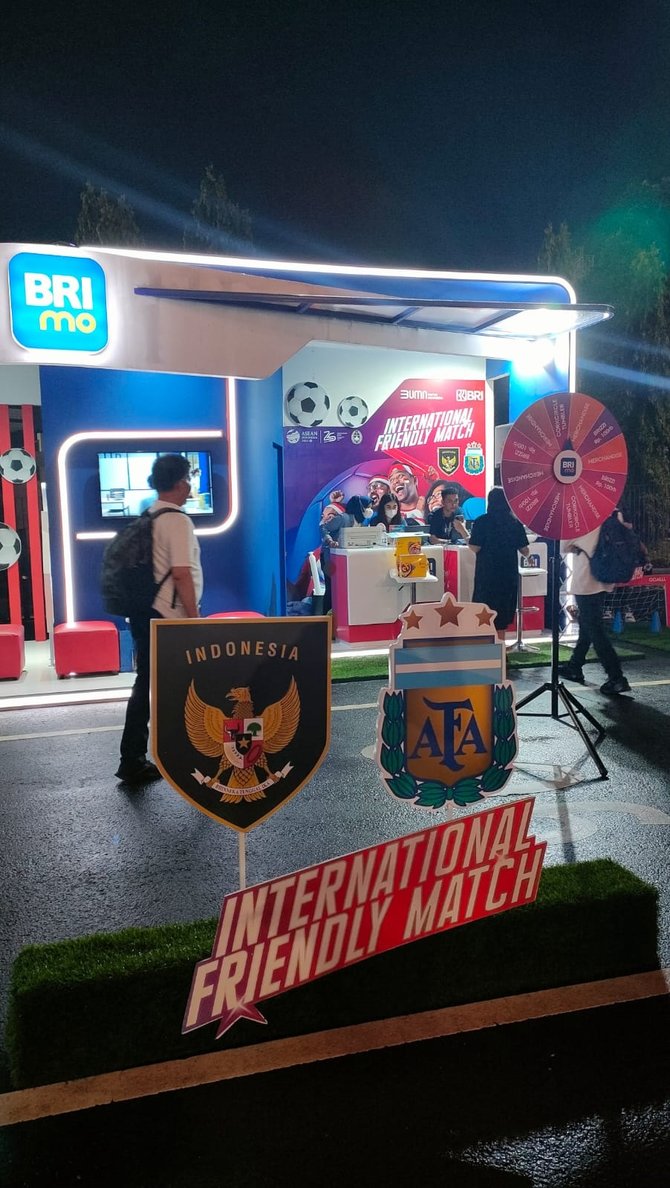 kegiatan booth bank bri di fifa matchday indonesia vs argentina