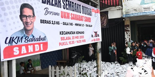 Relawan SandiUno Jual 1 Kg Minyak & Gula serta 2,5 Kg Beras Plus Rp15.000 di Gresik