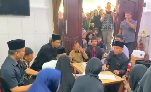 isak tangis pasangan ini gelar akad nikah depan jenazah sang ibu yang telah meninggal