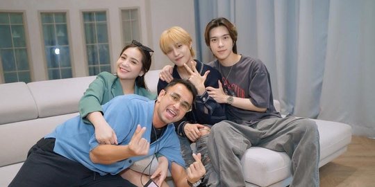 Potret Raffi & Nagita Bertemu Hendery dan Yangyang WayV, Netizen 'Nambah Anak Lagi'