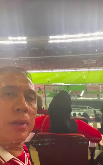 keseruan pensiunan jenderal bintang 3 polri nobar timnas vs argentina sama cucu