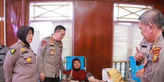 Jelang Hari Bhayangkara Personel Polda Riau Lakukan Donor Darah, Target 500 Kantong