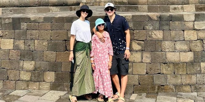 Potret Jizzy Pearl Anak Vino G Bastian & Marsha Timothy Liburan ke Candi Borobudur