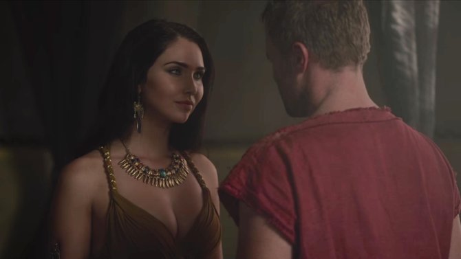 jessica green sebagai cleopatra di roman empire