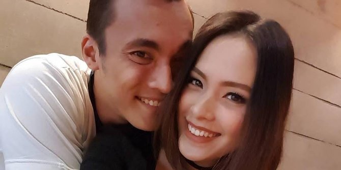 6 Potret Mesra Rendy Kjaernett dan Lady Nayoan, Menikah 9 Tahun & Dikaruniai 3 Anak