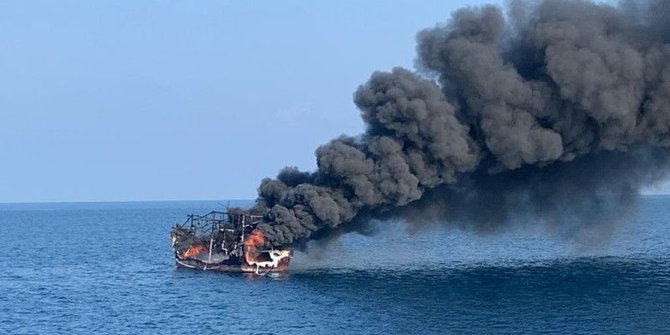 KM Bandar Nelayan 271 Terbakar di Perairan Bali, 31 ABK Dievakuasi