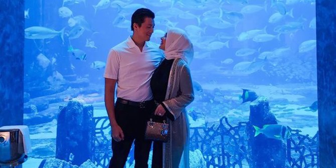 Rayakan Ultah ke-39, Potret Reino Barack & Syahrini Liburan di Dubai, Mesra Banget