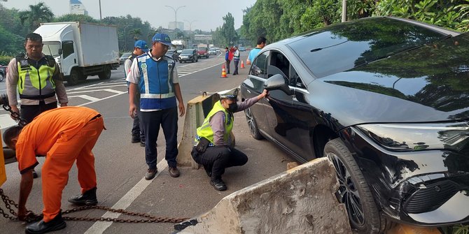 Mobil Listrik EQE Tabrak Beton Pembatas Tol, Ini Hasil Investigasi Mercedes Benz