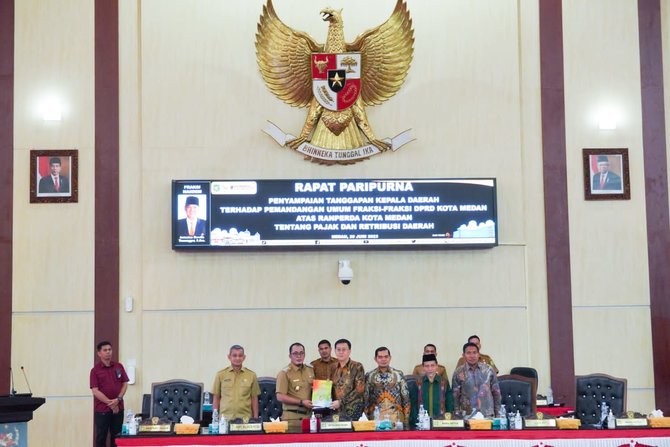 rapat paripurna penyampaian tanggapan kepala daerah