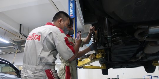 7 Tanda Shockbreaker Mobil Kesayangan Bermasalah, Cegah agar Tidak Bertambah Rusak