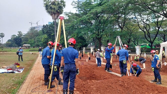 petugas damkar bantu pemakaman fajri obesitas