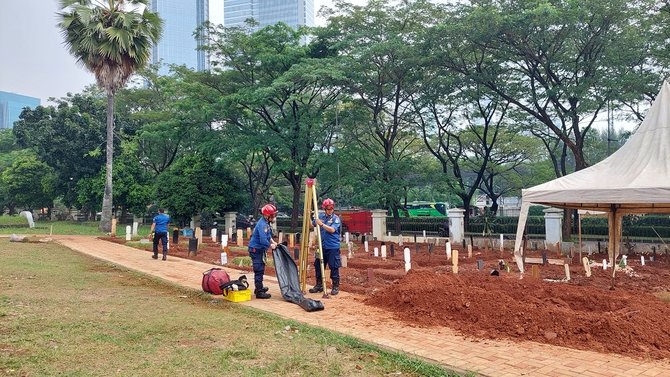 petugas damkar bantu pemakaman fajri obesitas