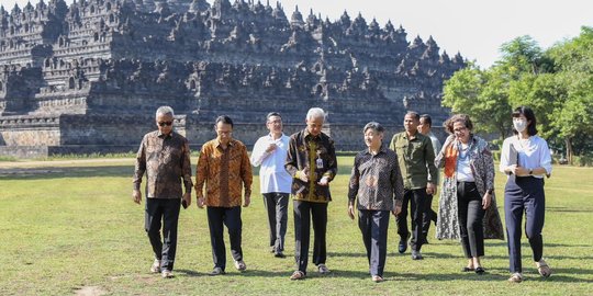 Ganjar Jajaki Peluang Kerja Sama saat Dampingi Kaisar Jepang di Borobudur