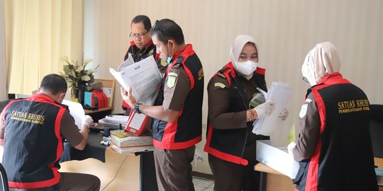 Tetapkan 3 Tersangka Kredit Fiktif BNI, Kejati Jatim Geledah Sejumlah Lokasi