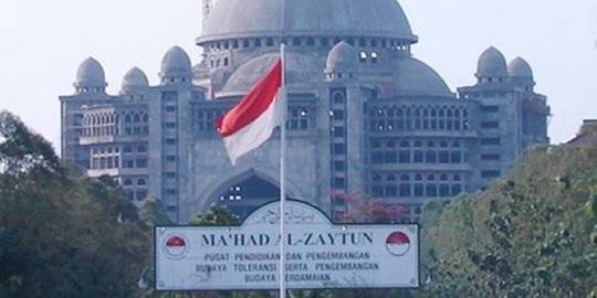 DPR Minta Penegak Hukum Ungkap 'Orang Kuat' di Balik Ponpes Al-Zaytun