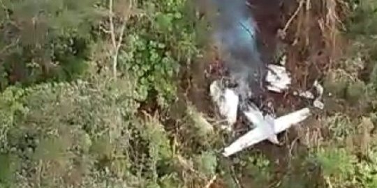 VIDEO: Penampakan Pesawat Semuwa Air Jatuh Meledak di Hutan Papua