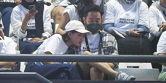 Momen Kebersamaan Syahnaz dan Jeje Govinda Nonton Lagi-Lagi Tenis