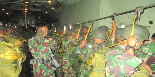 kolonel tni nekat terjun dengan kaki retak, begitu mendarat langsung jadi jenderal