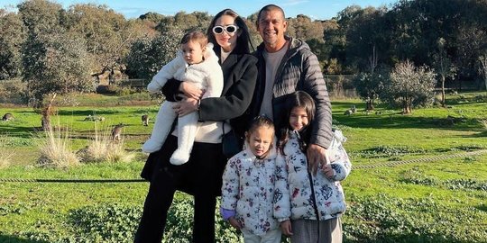 Sudah Jadi Ibu 3 Anak, Ini 6 Potret Cantik Yasmine Wildblood Liburan di Australia