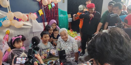 Ganjar Tiba-Tiba Ikut Rayakan Ulang Tahun Anak Kecil Saat Blusukan di Jakarta Utara