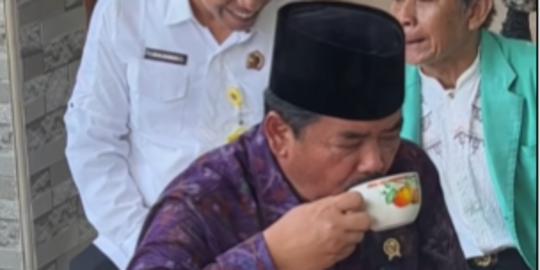 Mantan Panglima Lesehan Ngopi sama Warga, Lihat Bocah Bilang 'Cocok jadi TNI ini'