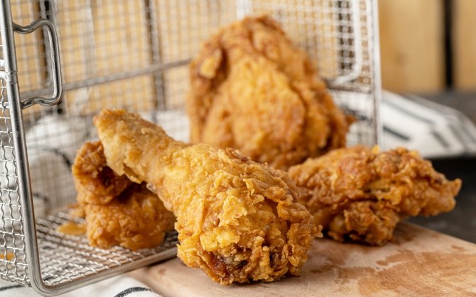 ilustrasi ayam krispi atau american fried chicken