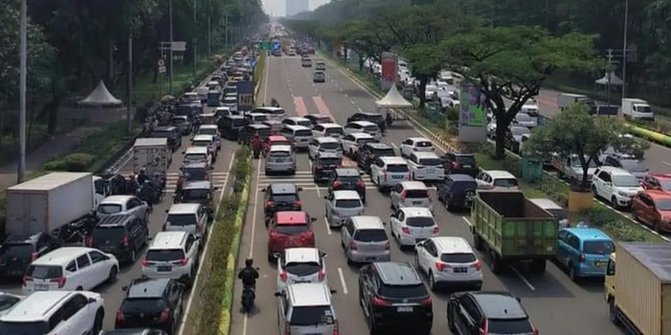 Viral Macet Parah Jalan Menuju PRJ Kemayoran, Begini Strategi Polisi