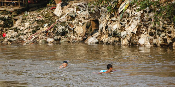 Kondisi Kali Ciliwung Saat Ini, Banyak Sampah dan Jadi Sarang Penyakit