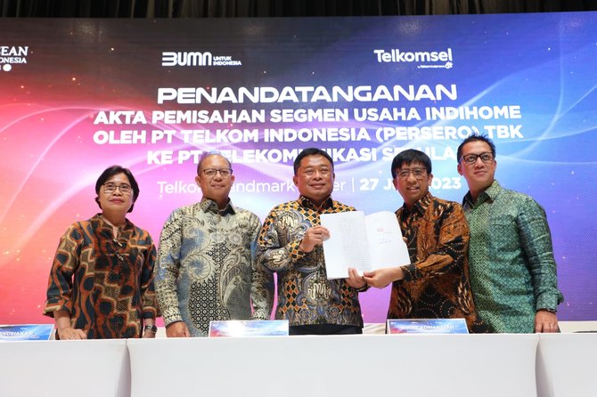 telkom dan telkomsel tanda tangani akta pemisahan segmen usaha sebagai implementasi inisiatif fixed mobile convergence