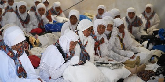 Suasana Jemaah Haji Indonesia Khusyuk Berdoa saat Wukuf di Arafah