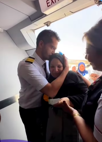 seorang ibu berangkat haji tak diduga sosok pilot pesawat ditumpanginya bikin terkej