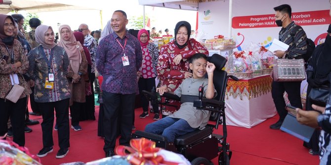 Instruksi Jokowi, Mensos Risma Beri Bantuan Rehabilitasi Sosial ke Korban HAM Berat