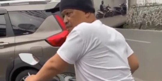 Sok Banget Naik Motor Ngerokok Ngaku Polisi, Sekarang Ciut Ketemu Polisi Benaran