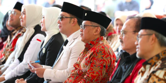 Di Depan Ridwan Kamil, Sekjen PDIP Berpantun 'Cawapres Ganjar Ada di Sini'