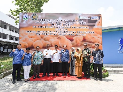 dukung dunia pendidikan charoen pokphand indonesia hibahkan kandang ayam modern