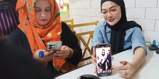 Detik-Detik Menegangkan Make Up Artis Bantu Persalinan di Pesawat Jakarta-Surabaya