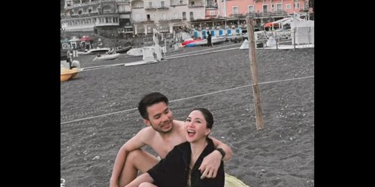 Romantis! Deretan Foto Jessica Mila & Suami Bulan Madu di Italia