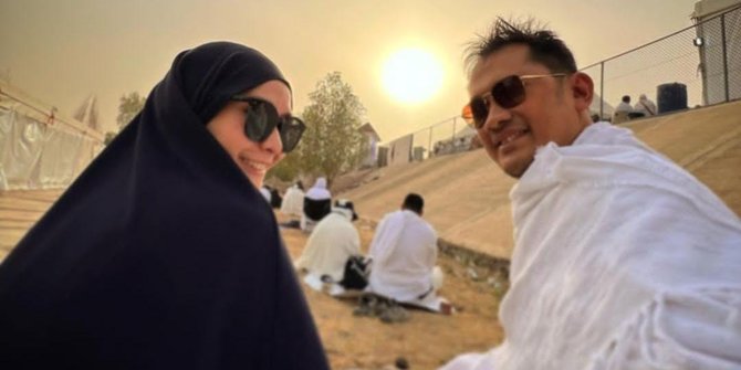 Didampingi Mantan Pacar, Hanung Bramantyo Rasakan Keajaiban Wukuf di Arafah