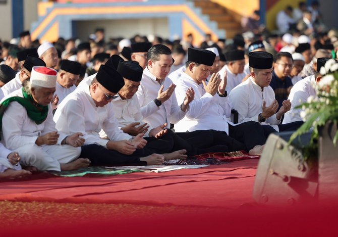 prabowo salat iduladha di stadion mandalamukti cimahi