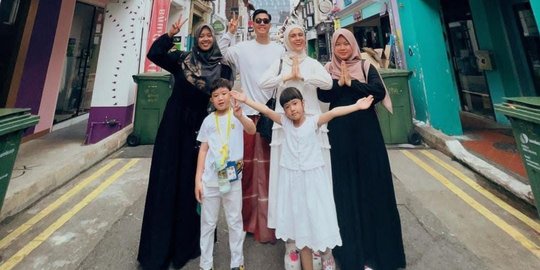 Pengalaman Perdana Nycta Gina dan Keluarga Rayakan Idul Adha di Singapura
