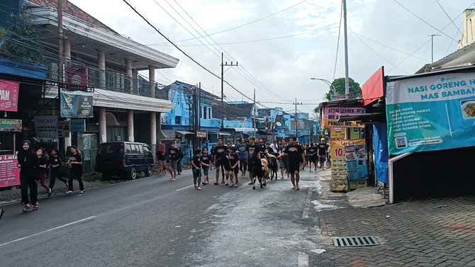 tradisi arak hewan kurban keliling kampung di malang