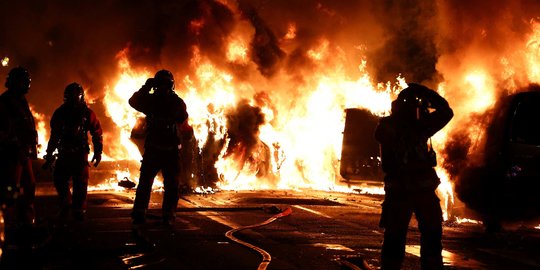 Paris Membara, Mobil-Mobil Dibakar Massa yang Ngamuk usai Remaja Ditembak Mati Polisi