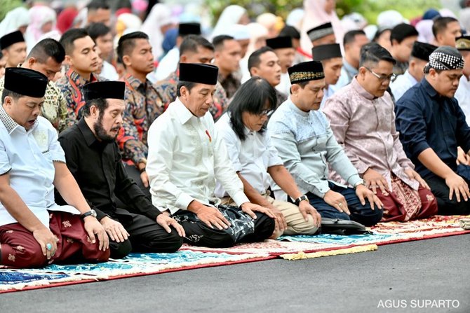 jokowi salat iduladha di gedung agung