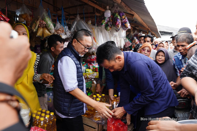 mendag zulkifli hasan tinjau pasar kalianda lampung