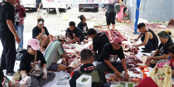 Wong Kito Ganjar Salurkan Ratusan Daging Kurban ke 3 Wilayah di Palembang