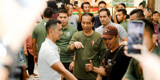 Jokowi Sapa Warga dan Tonton Pengamen Jalanan di Malioboro Yogyakarta