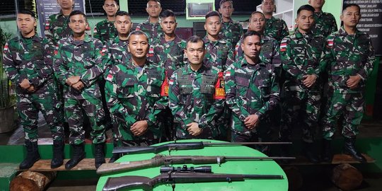 Simpatisan TPN-OPM Serahkan 4 Senpi dan Amunisi ke TNI di Perbatasan RI-PNG
